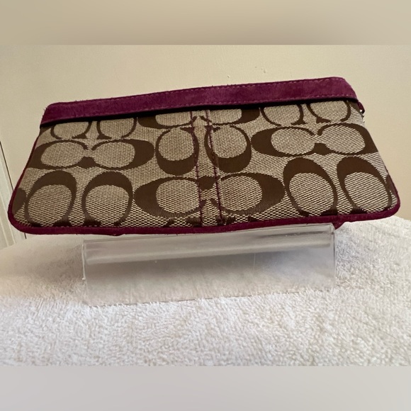 EUC Coach Women’s Wristlet - Picture 7 of 12